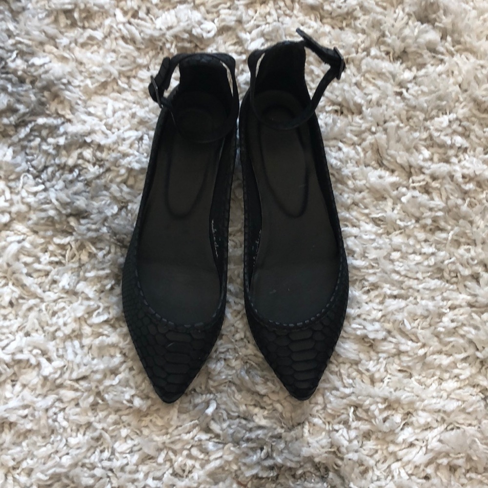 Joie Flats